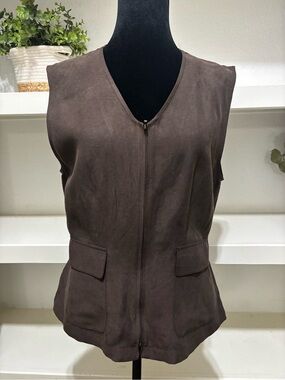 Sleeveless Zip-Front Vest in Rich Brown
